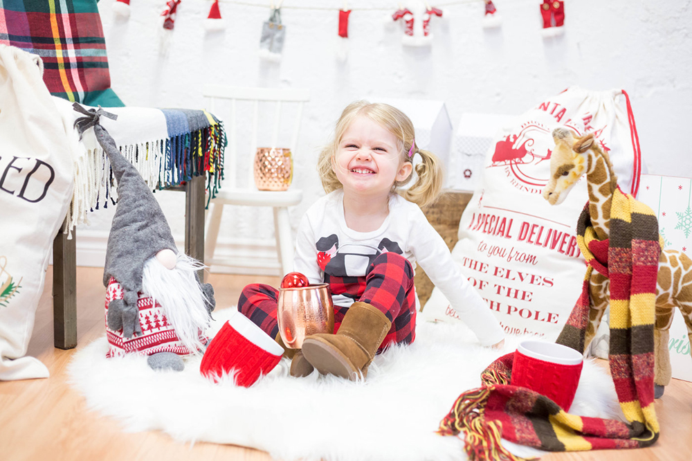 View More: https://gooseberrystudios.pass.us/sarafamilyholidayminisession